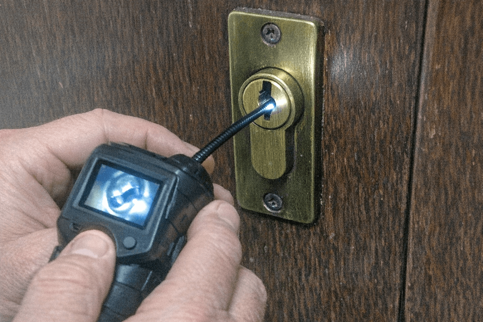 Optische Diagnosegeräte zur Inspektion von Schließkanälen in der Haustür